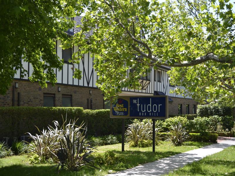 Best Western Plus The Tudor Box Hill Hotel Exterior photo