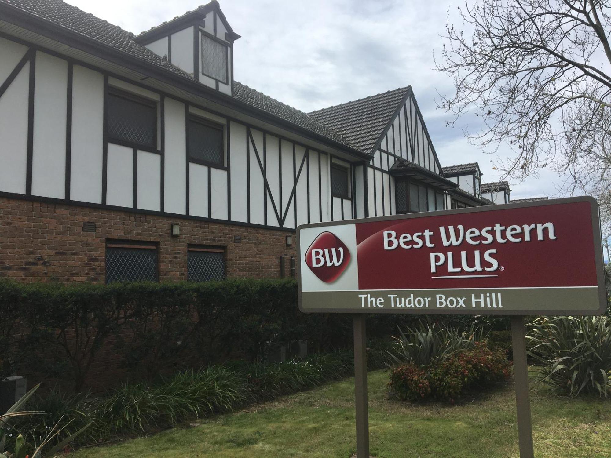 Best Western Plus The Tudor Box Hill Hotel Exterior photo