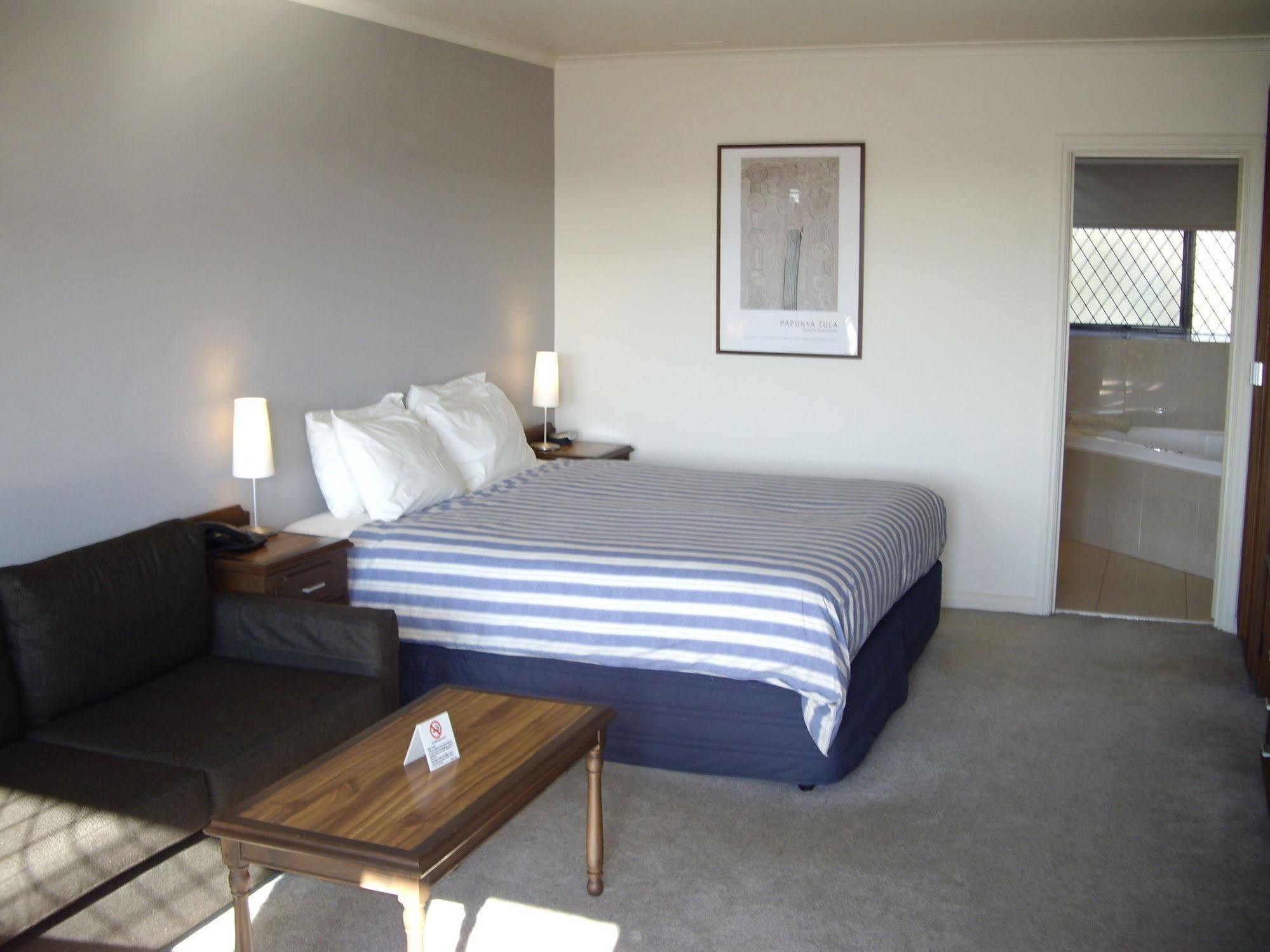 Best Western Plus The Tudor Box Hill Room photo